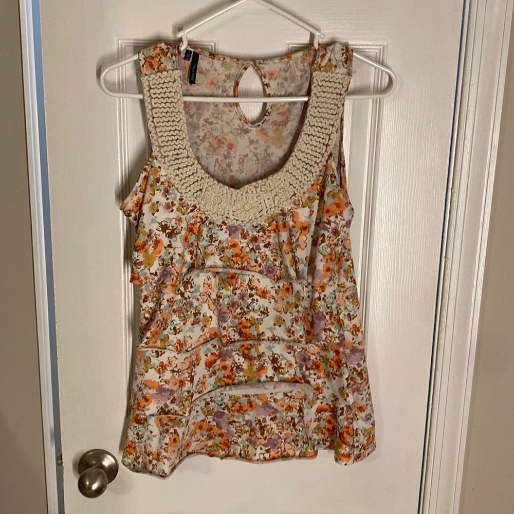 Maurice’s small tank top